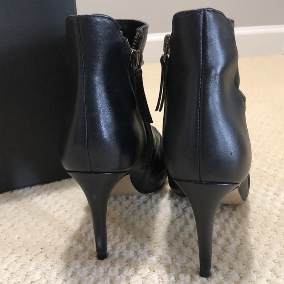 TAHARI black ankle boots, pointy toe. Size 7.5M. Box included - Picture 2 of 12